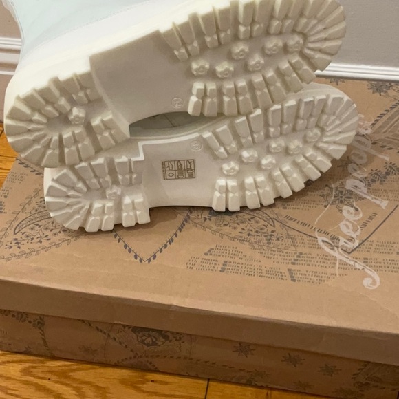 Free People Feels Good to be Lost Boot, Size: 39 - Picture 7 of 9